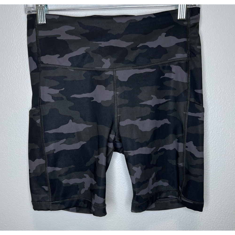 Athleta Transcend 7" Bike Shorts Women's Size Medium Black Camo Two Side Pockets